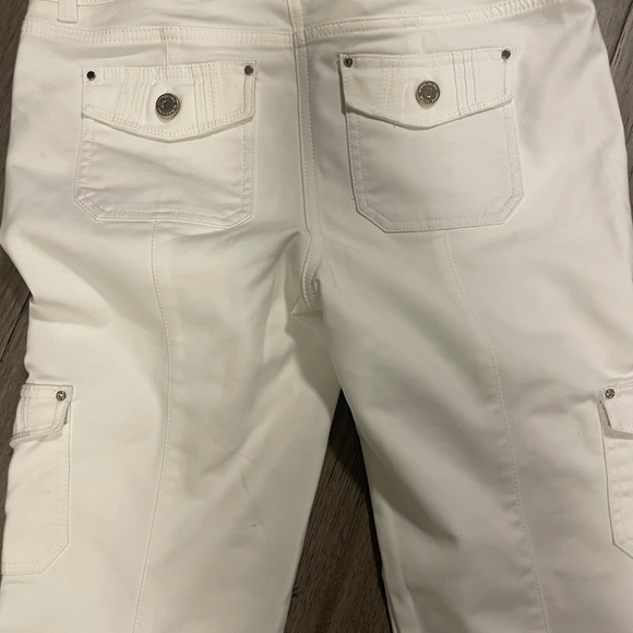 White House black market size 4 - Picture 6 of 6